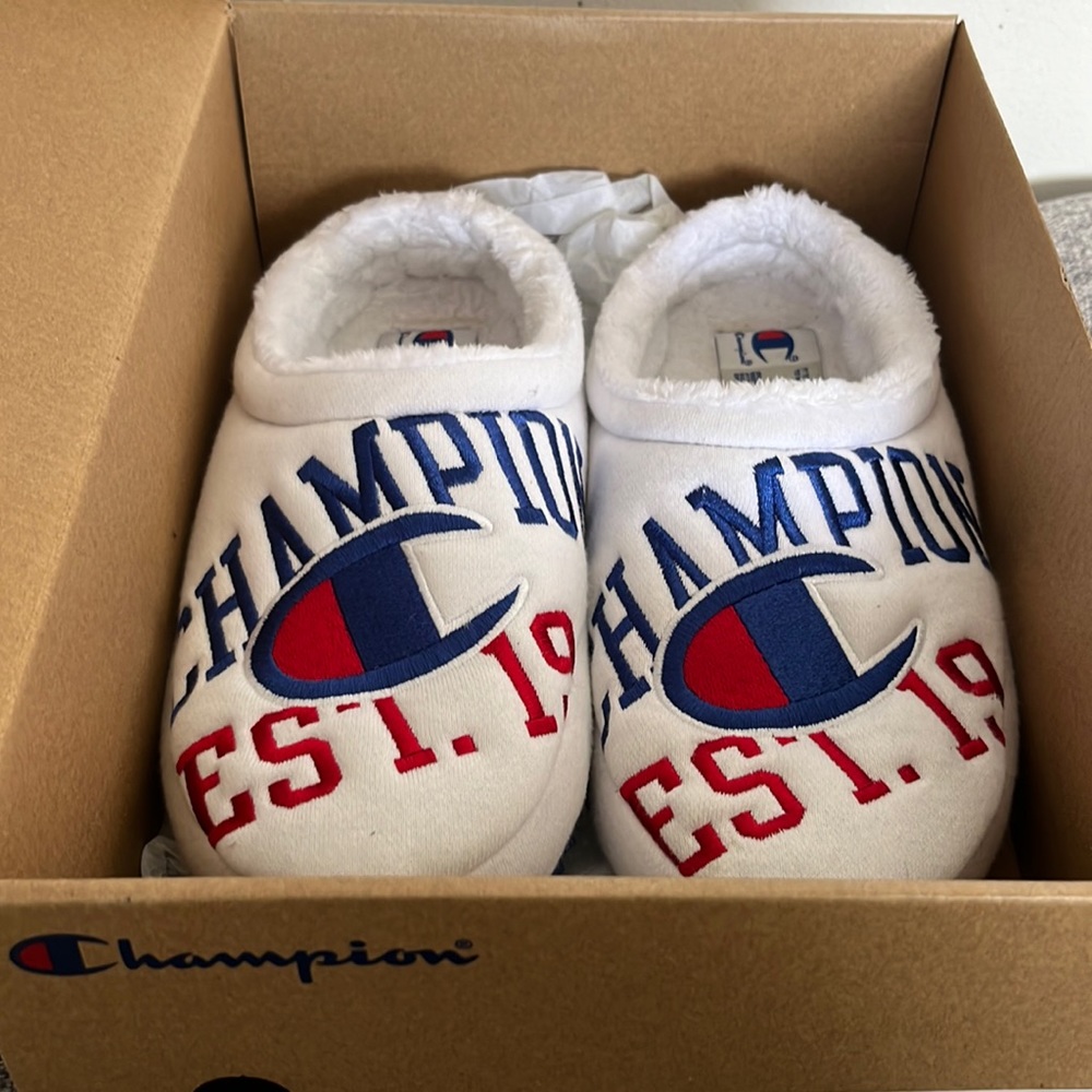 Champion slippers 💙🥶
